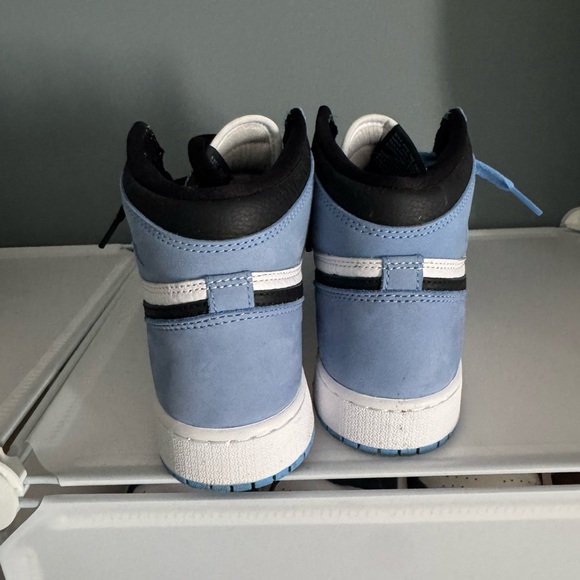 University Blue Jordan 1s. 7y Women’s 8.5 - Picture 4 of 4